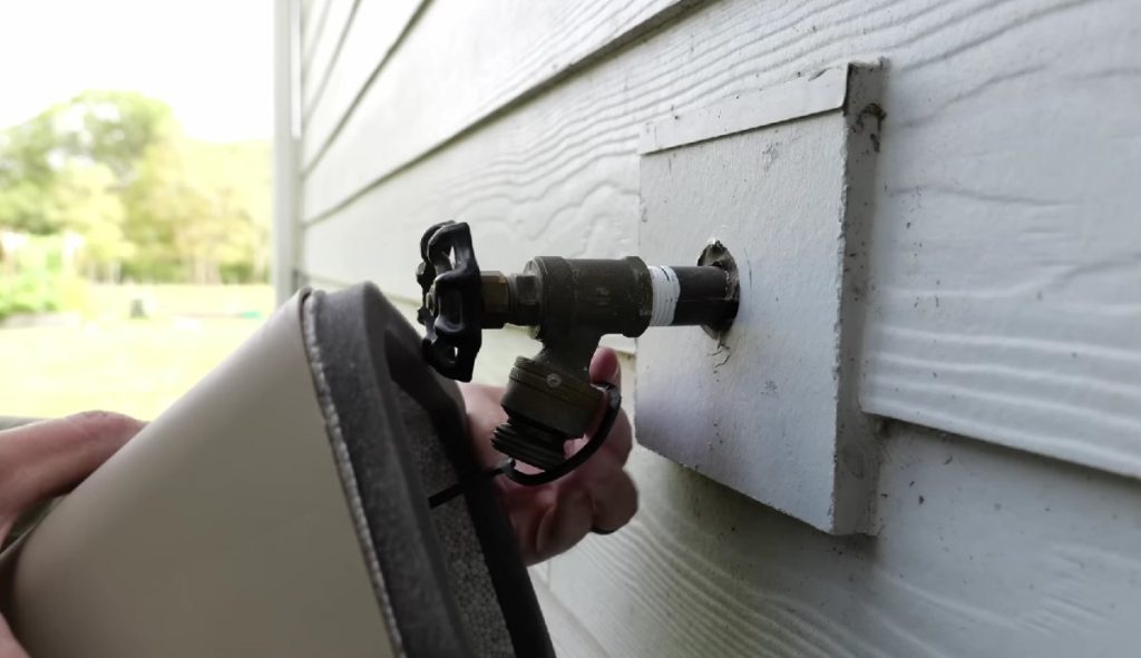 Some Unheard of Ways To Stop Pipes & Faucets From Freezing In The Winter